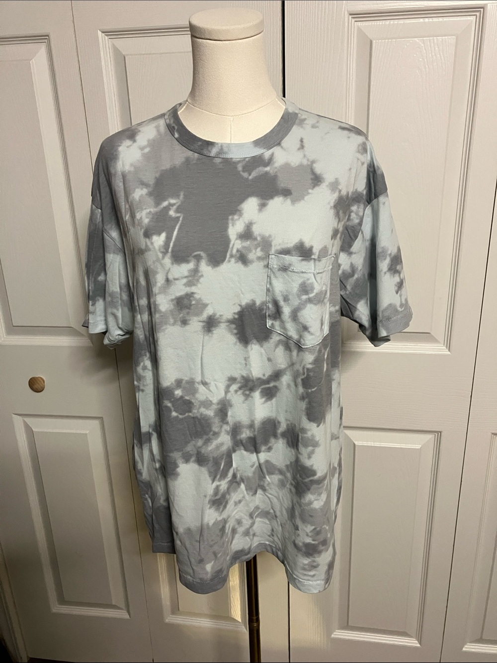 Old Navy Gray and White Tie-Dye Pocket Tee Shirt